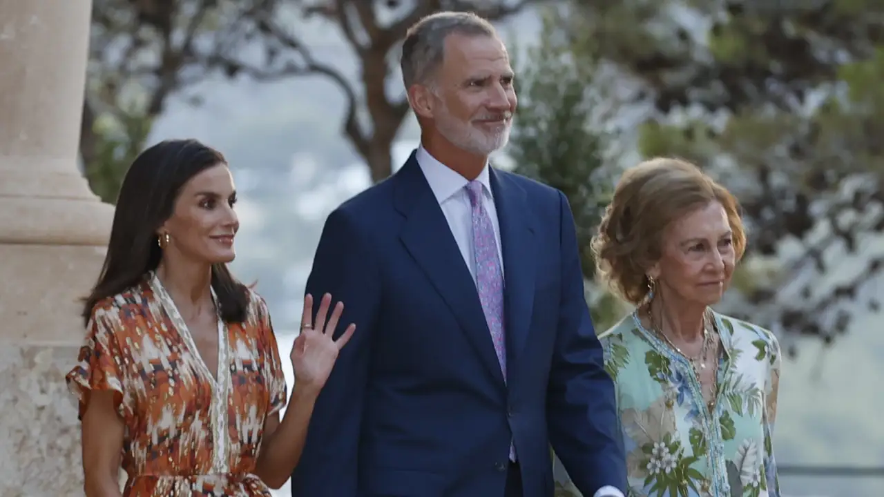 El reto envenenado que Felipe y Letizia han impuesto a la reina Sofía en su peor momento