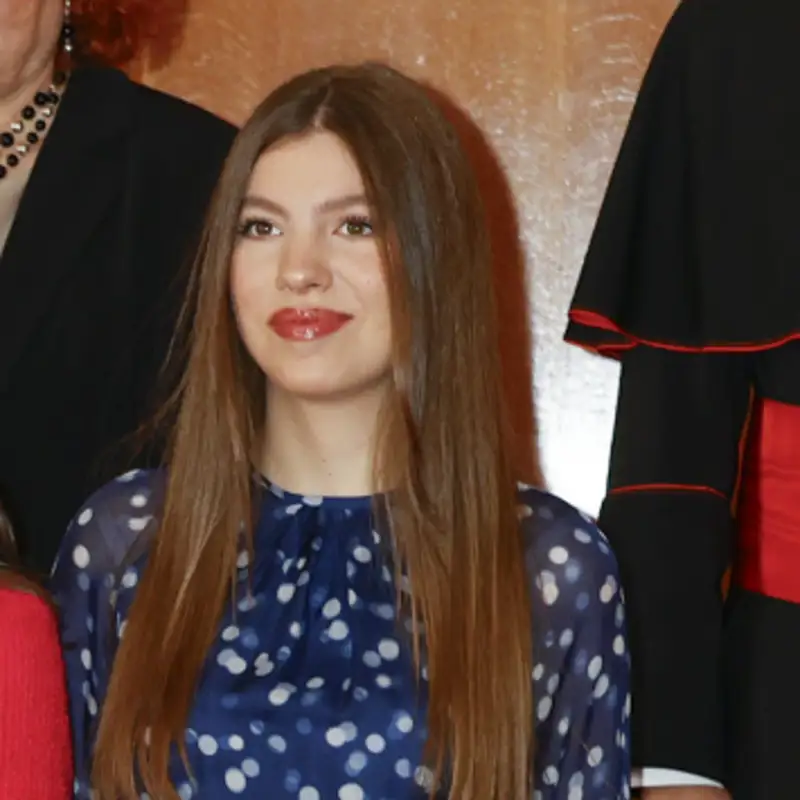 La infanta Sofía va a lo seguro en Asturias con su vestido fetiche: customizado, estampado y con transparencias