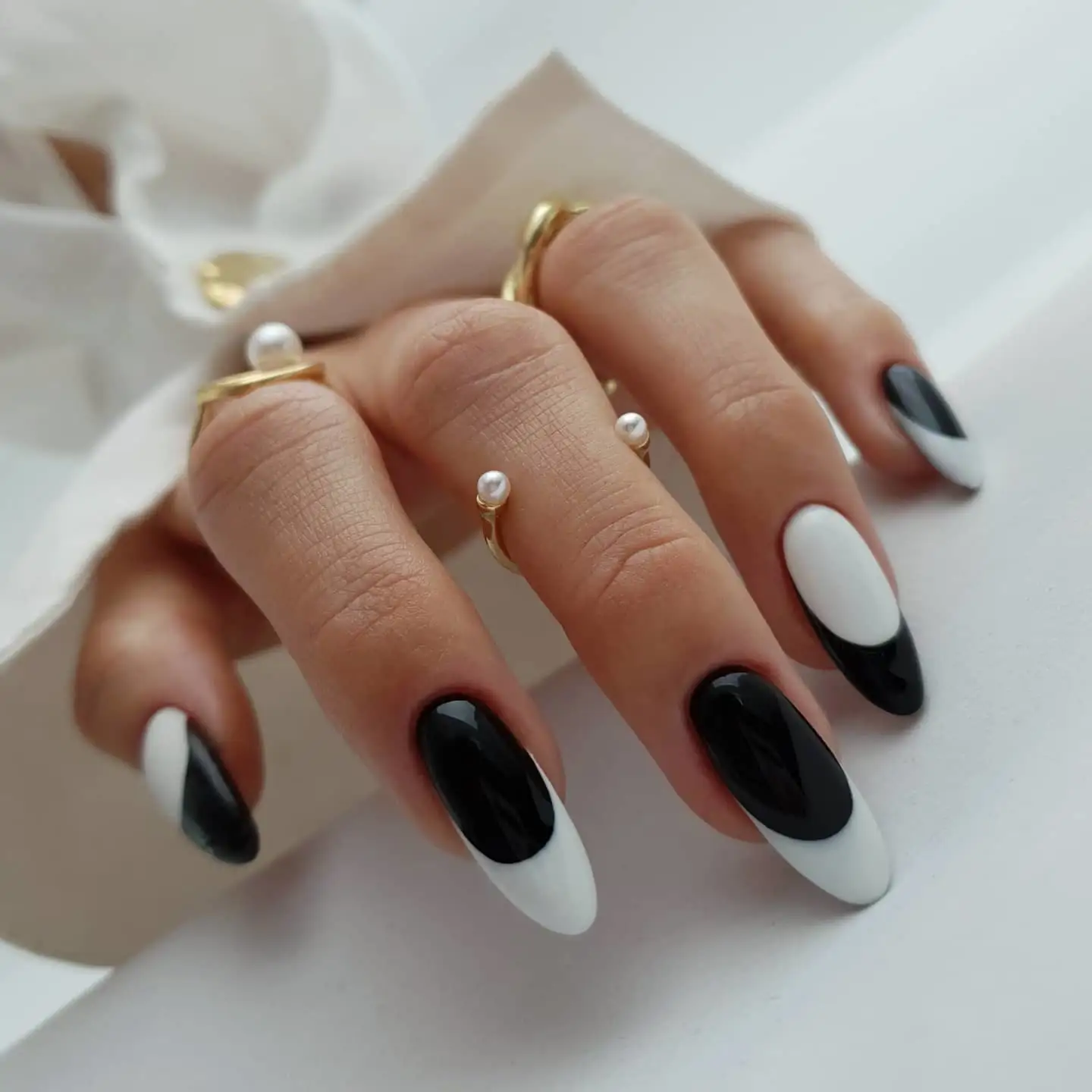 Manicura blanco y negro