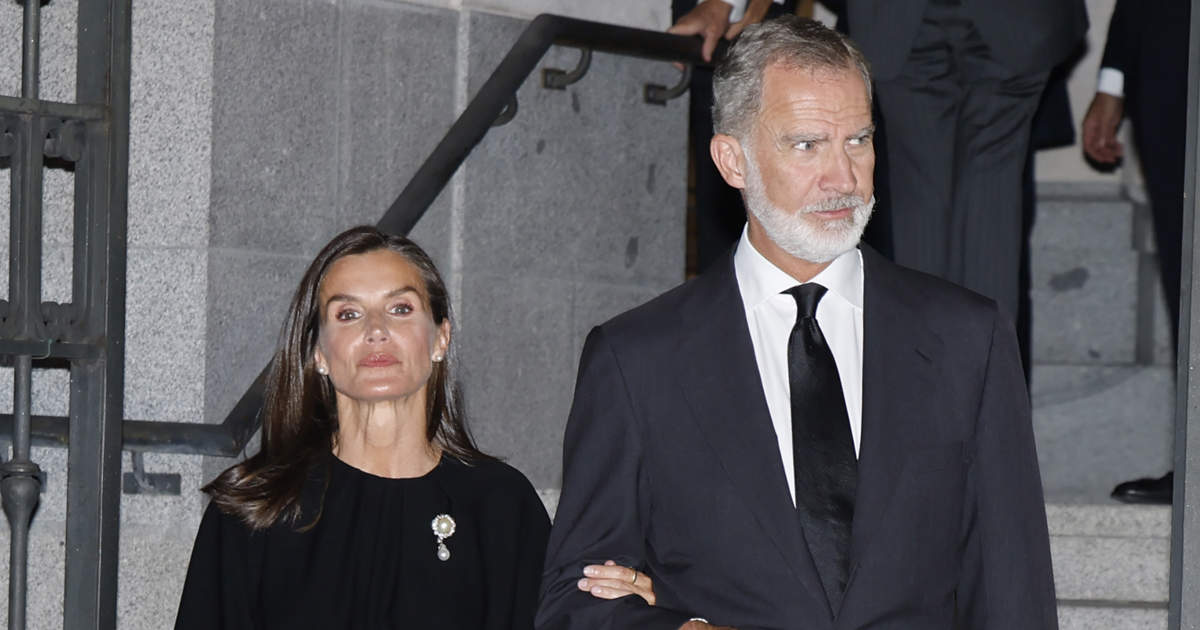 Los reyes Felipe y Letizia, desolados, envían un mensaje a las familias de los fallecidos por la DANA en Valencia