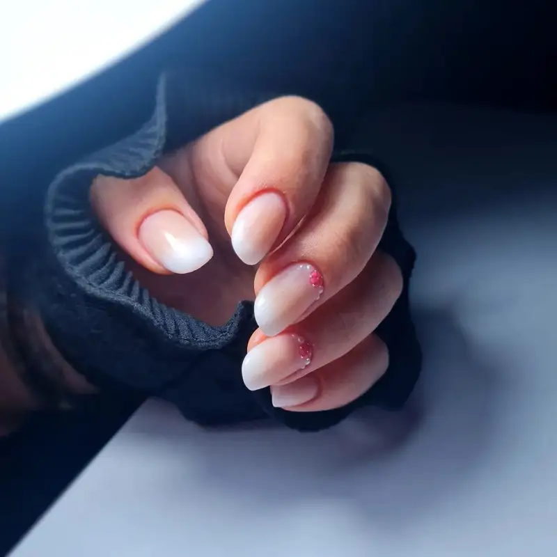 10 diseños de uñas francesas difuminadas que serán tendencia en invierno