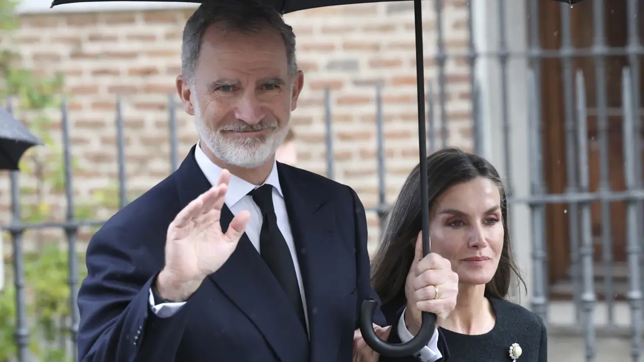 Felipe, Letizia y la reina Sofía pasan a la acción tras la catástrofe de la DANA en Valencia: dinero, efectivos y un papel muy activo