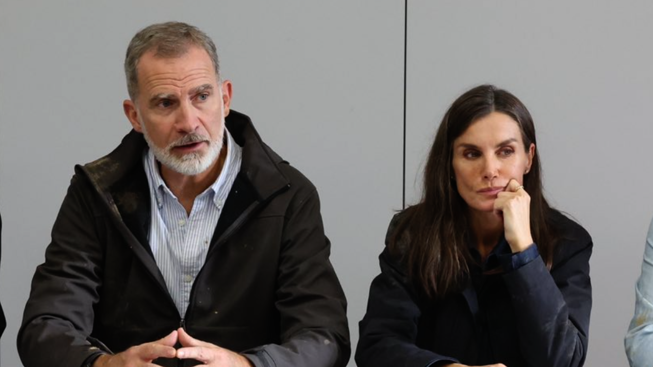 El monumental enfado de la reina Letizia tras el caos vivido en Paiporta: los gestos que no ha podido controlar