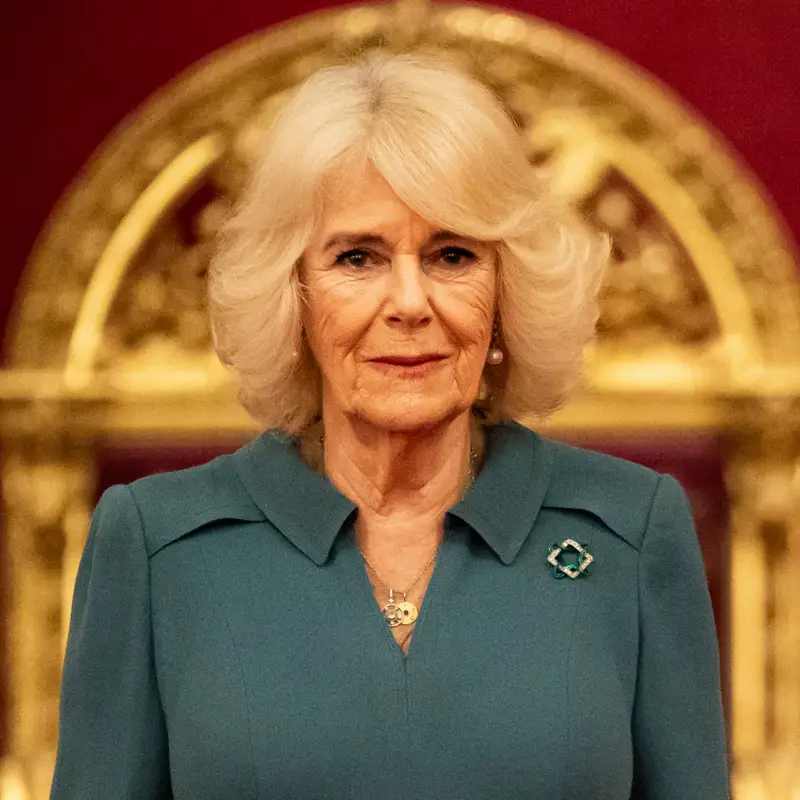 Comunicado urgente de Buckingham sobre la reina Camilla: cese inmediato de todas sus actividades