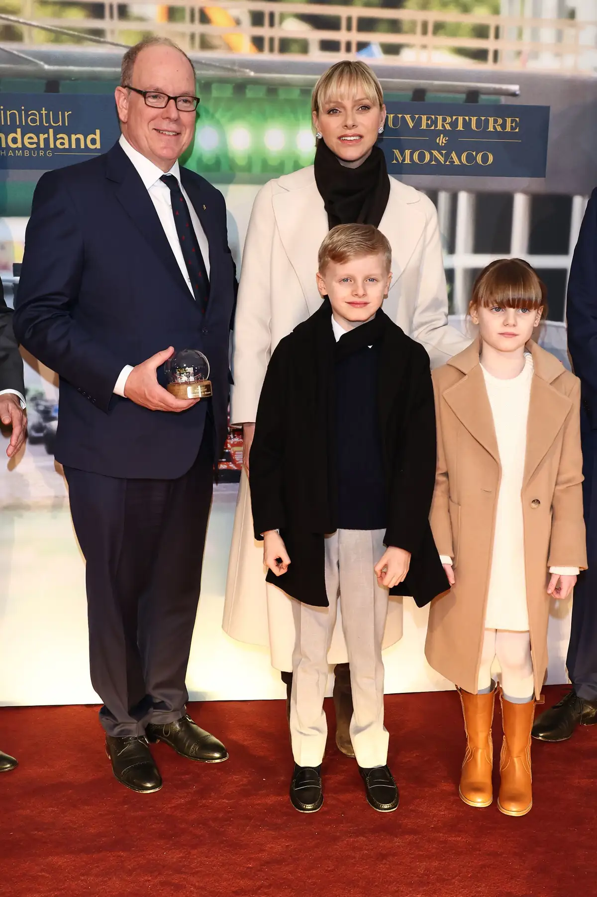 Charlene y Alberto de Mónaco, junto a sus hijos