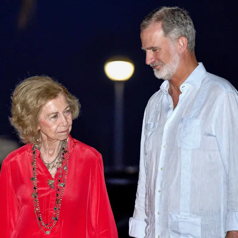 La condescendencia del rey Felipe con la reina Sofía con la que deja clara la función de su madre en la crisis de la DANA