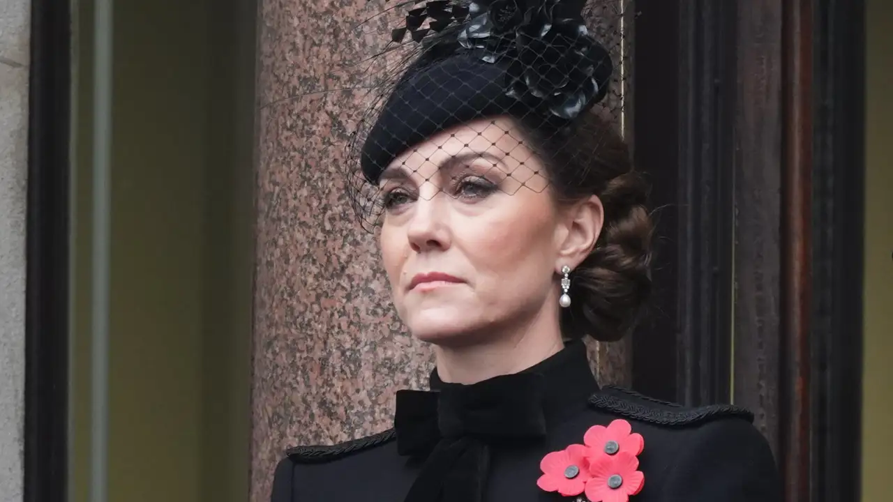 Los gestos de emoción incontrolable de Kate Middleton en su reaparición tras el fin de su quimioterapia en el Día del Recuerdo