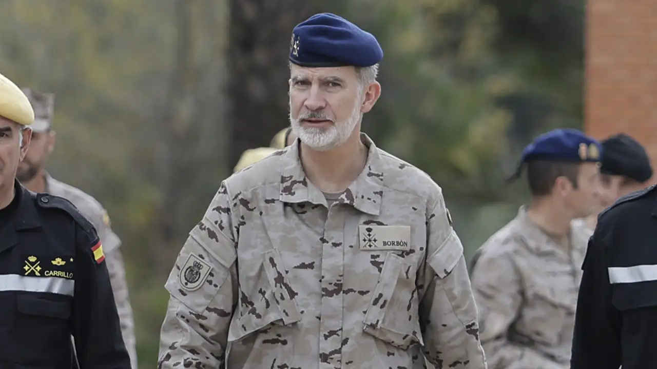 El rey Felipe VI saca el uniforme militar para volver a Valencia una semana después de su tensa visita y sin Letizia