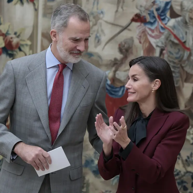 Los reyes Felipe y Letizia toman aire: complicidad y unión en su primera reaparición conjunta tras su tensa visita a Paiporta