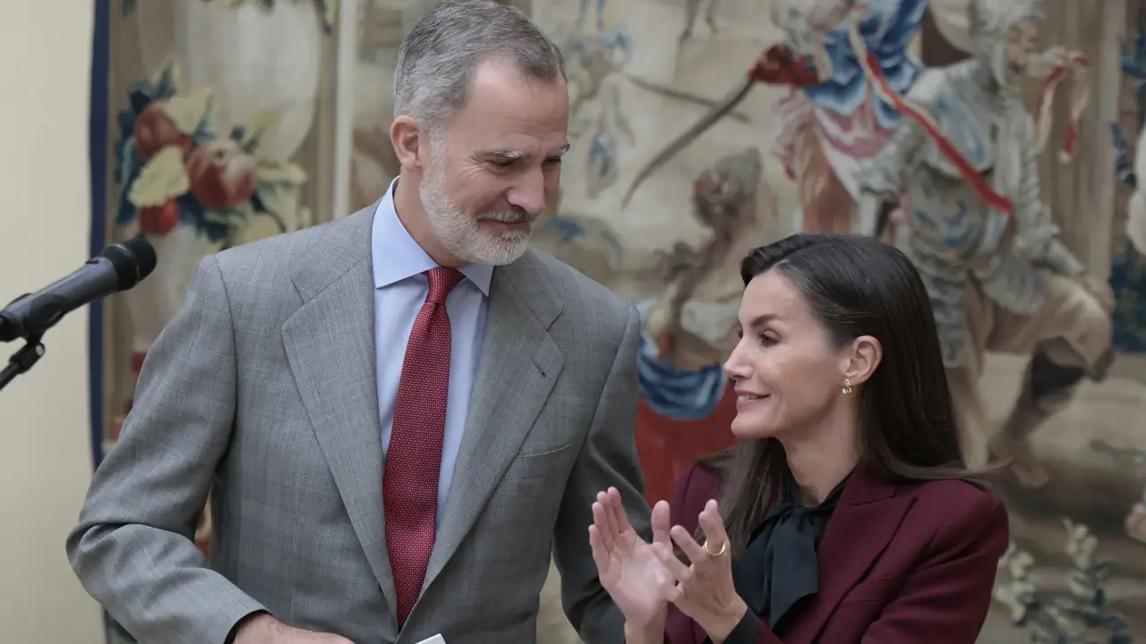 Los reyes Felipe y Letizia toman aire: complicidad y unión en su primera reaparición conjunta tras su tensa visita a Paiporta