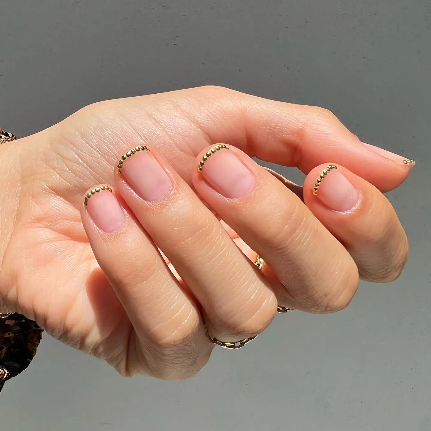 Uñas con detalles de pedrería