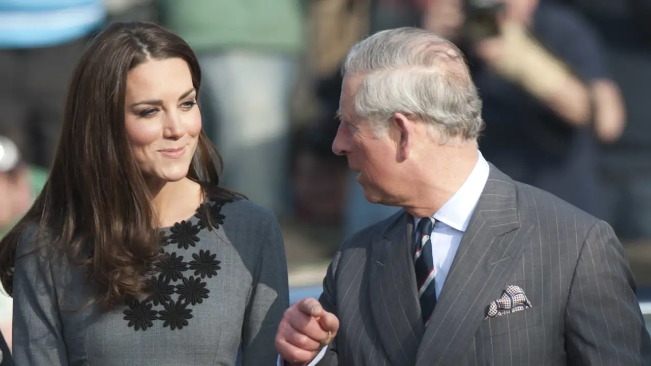 La prensa británica define en una palabra la foto 'Daddy Cool' con la que Kate Middleton ha felicitado al rey Carlos