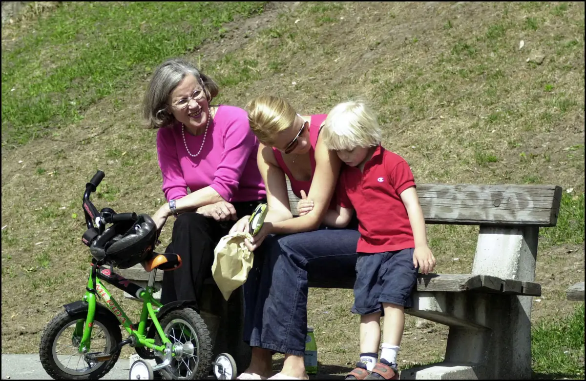 Mette Marit, junto a su madre y su hijo Marius