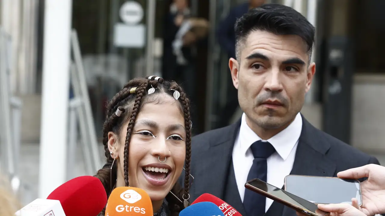 EXCLUSIVA | Lesly, denunciante de Nacho Cano, explica cómo surgió la idea de cantar 'Lucha de gigantes' al salir del juzgado