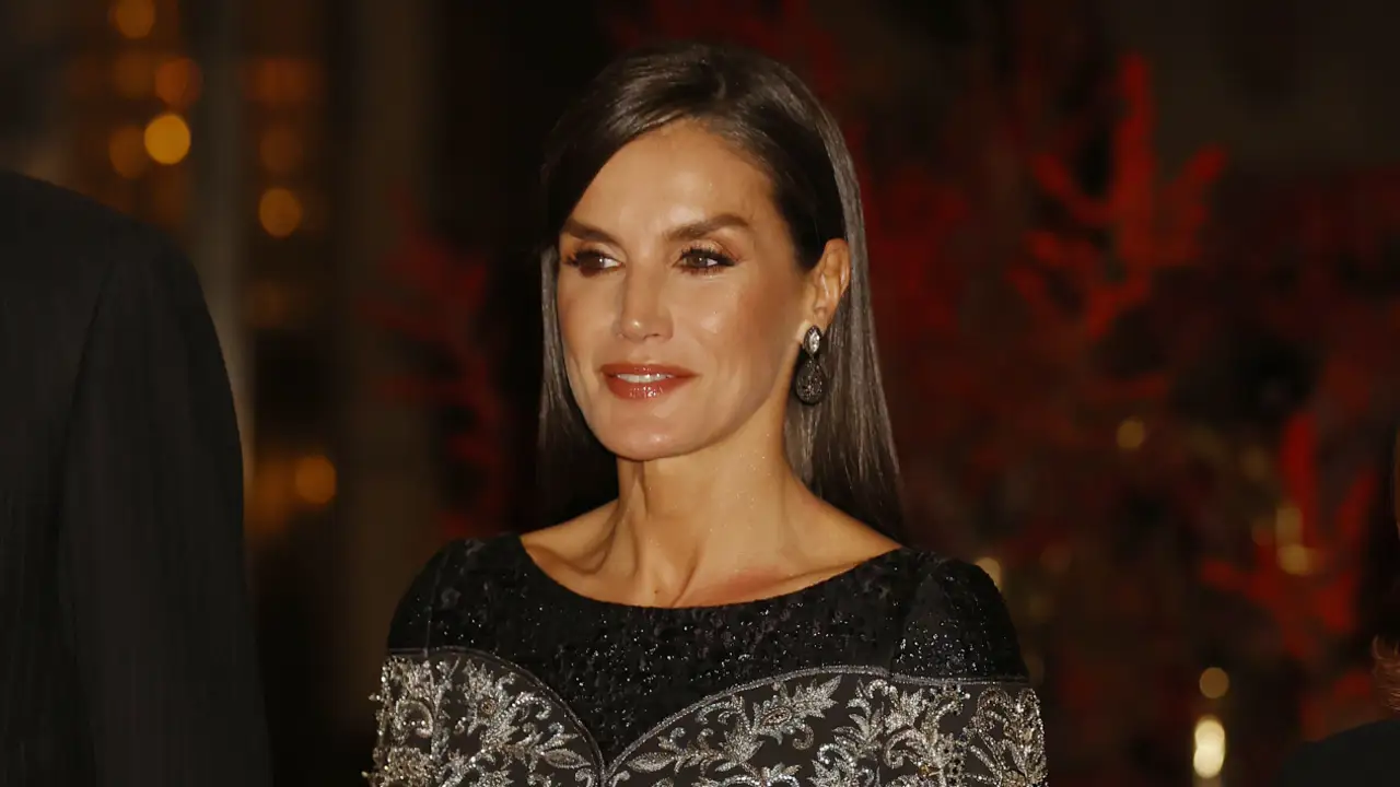 La evolución de los icónicos looks de la reina Letizia en el Premio de Periodismo Francisco Cerecedo que se celebra hoy