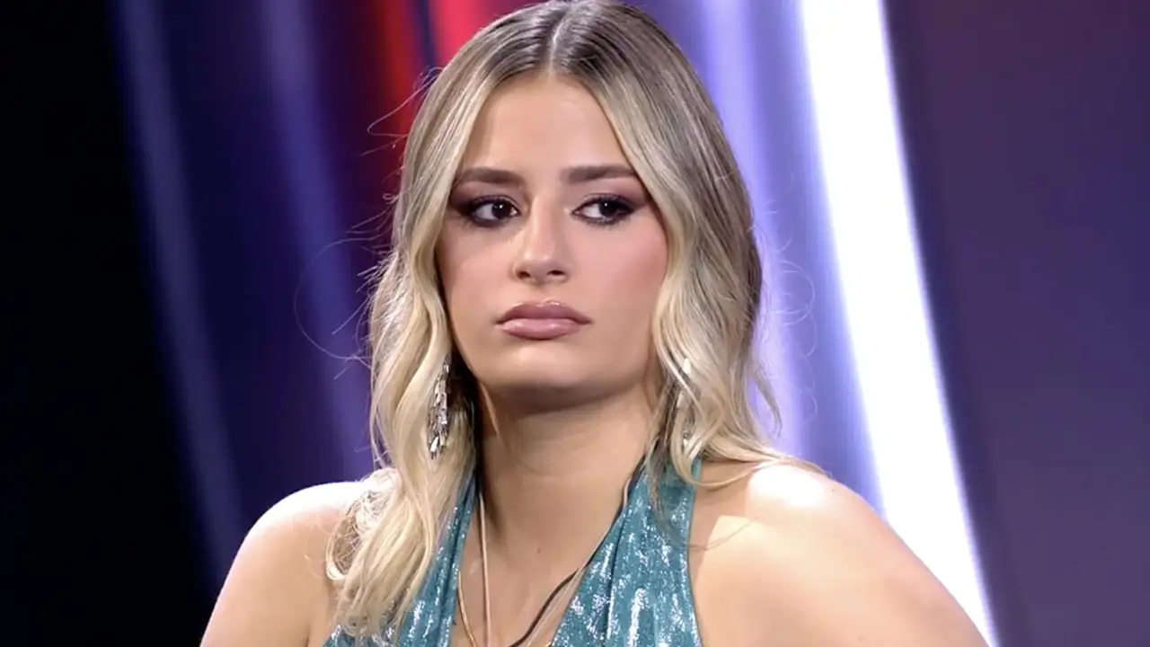 Laura se salta las normas y revela a Manu una información del exterior tras su pregunta más incómoda en ‘Gran Hermano’