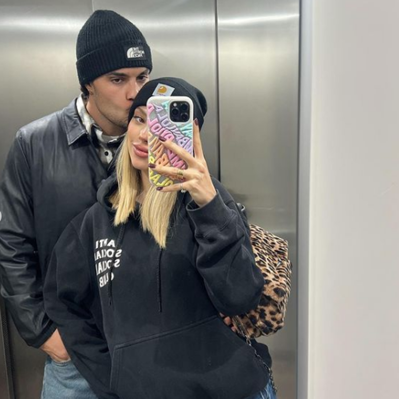 Alejandra Rubio comparte la foto más romántica con Carlo Costanzia a un mes de convertirse en madre