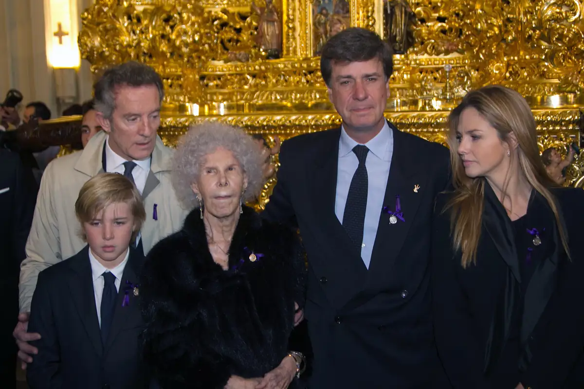 Cayetana, junto a Alfonso Díez, Cayetano Martínez de Irujo y Genoveva Casanova