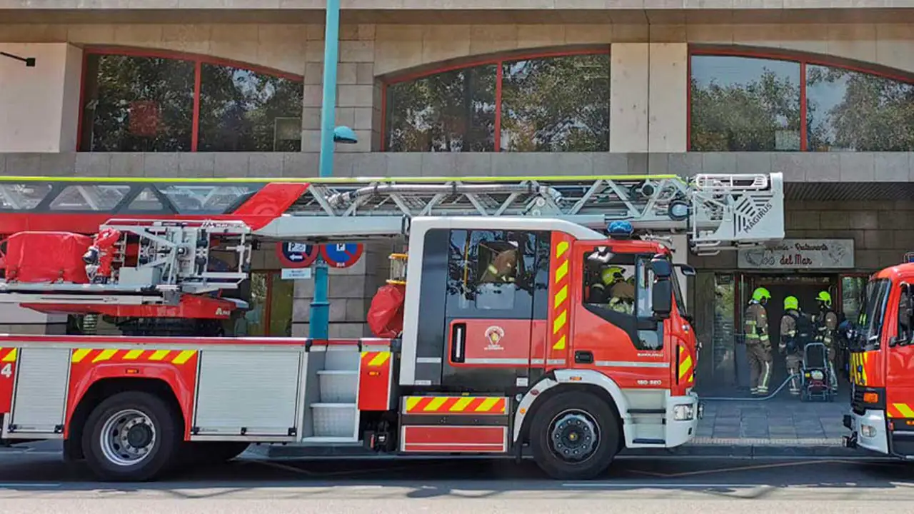 La batería de un patinete eléctrico provoca un incendio en Gran Canaria y deja sin agua al edificio