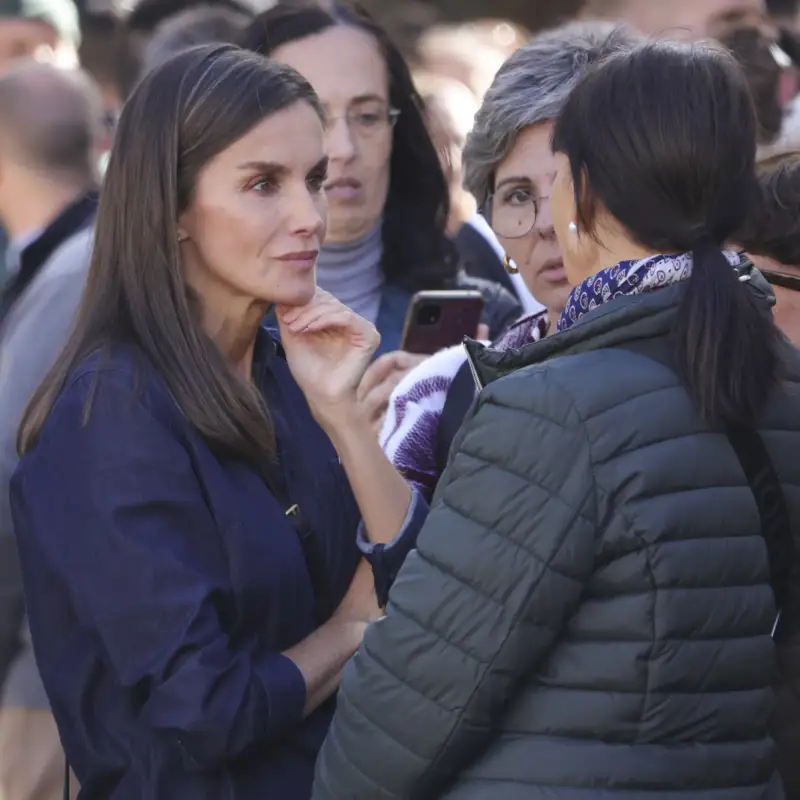 Una víctima de la DANA habla de su espontáneo encuentro con los reyes en Chiva: "Hablar con la reina Letizia me ha aliviado"