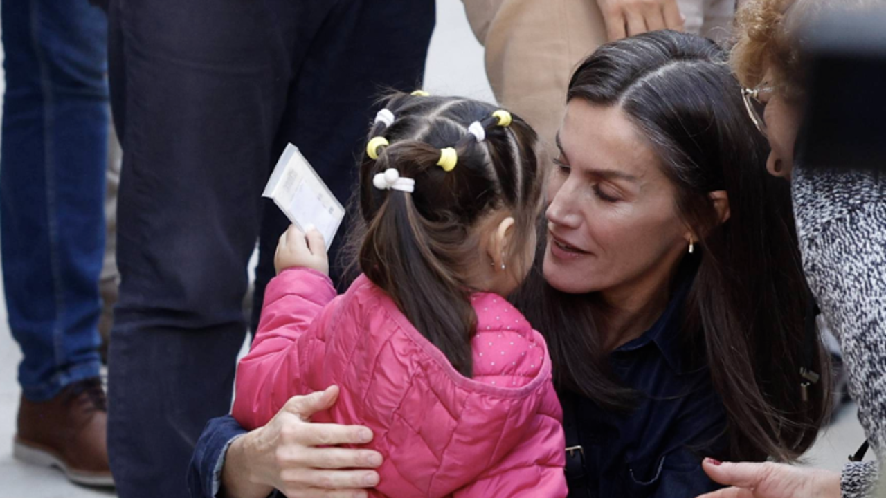 Letizia se vuelca con Valencia: la versión 'más humana' de la reina en su emotiva visita a Chiva