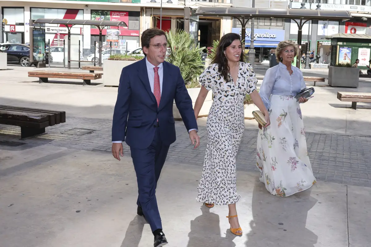 Martínez-Almeida y Teresa Urquijo