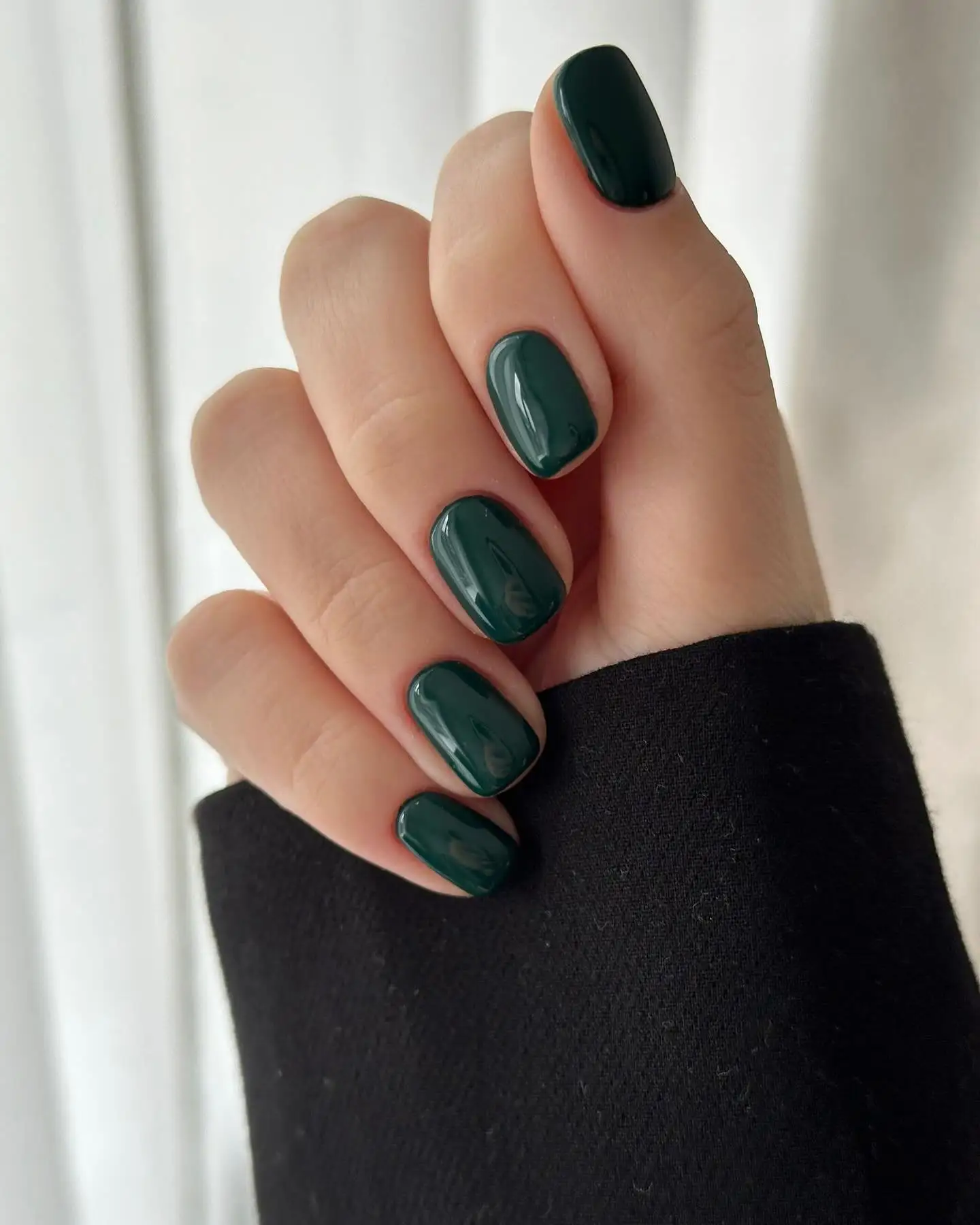 Uñas verde profundo