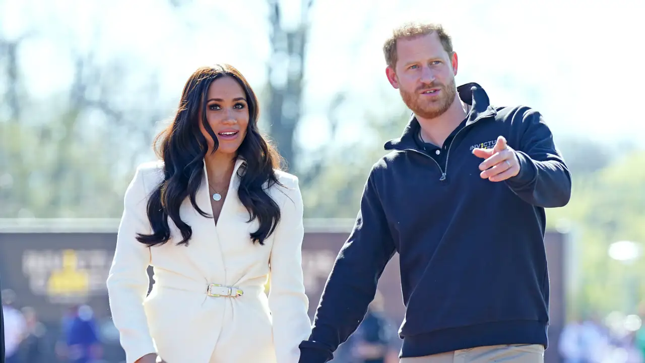 La prensa británica destapa el verdadero motivo por el que Meghan Markle no ha acompañado al príncipe Harry a Canadá