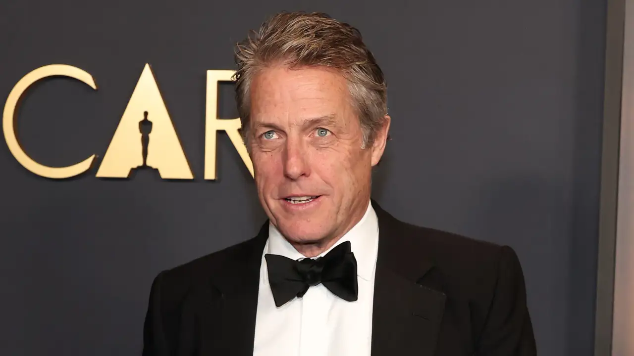 https://content20.lecturas.com/medio/2024/11/21/hugh-grant_4a4b7192_241121195301_1280x720.webp