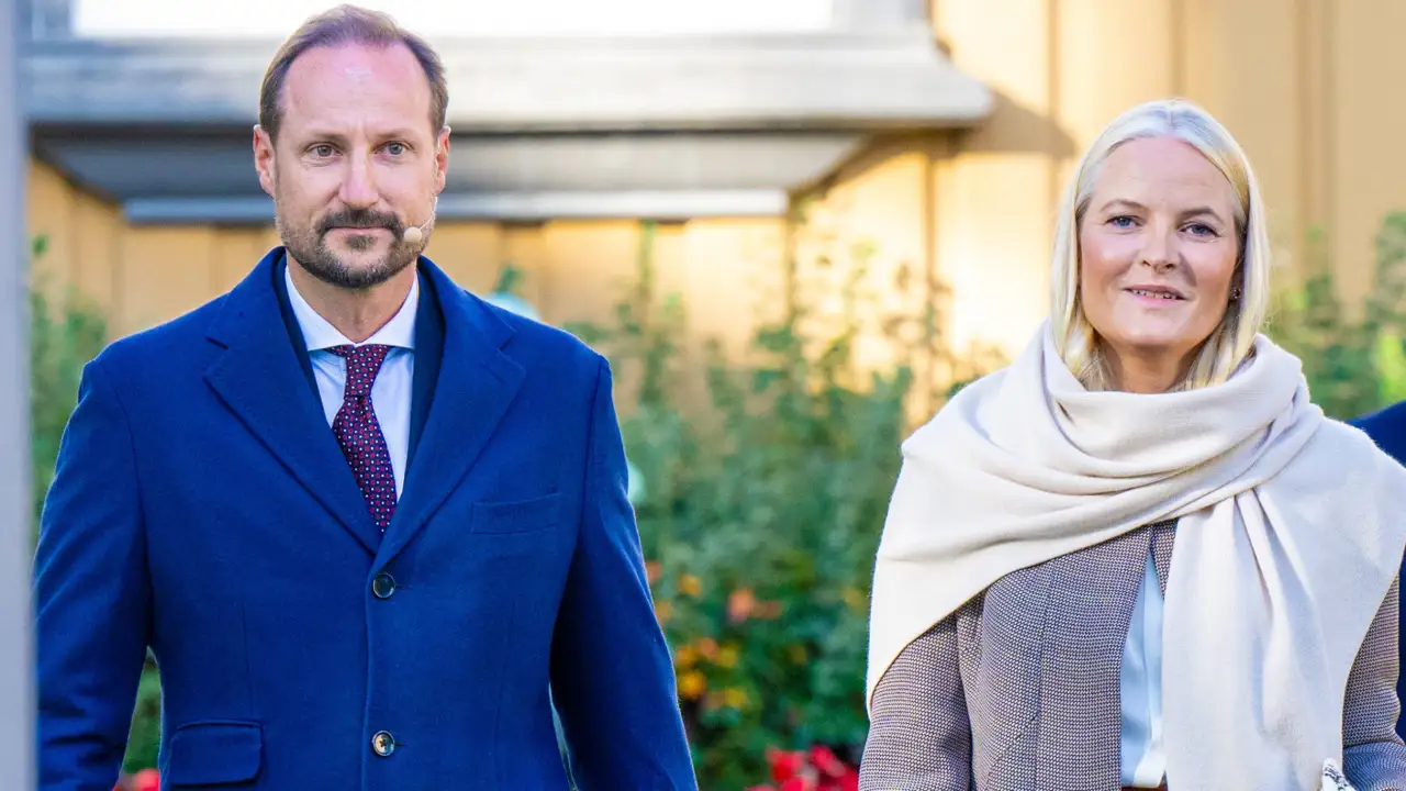 Una experta real alerta de la inminente ruptura entre Mette-Marit y Hakoon de Noruega tras la polémica de Marius Borg Høiby 