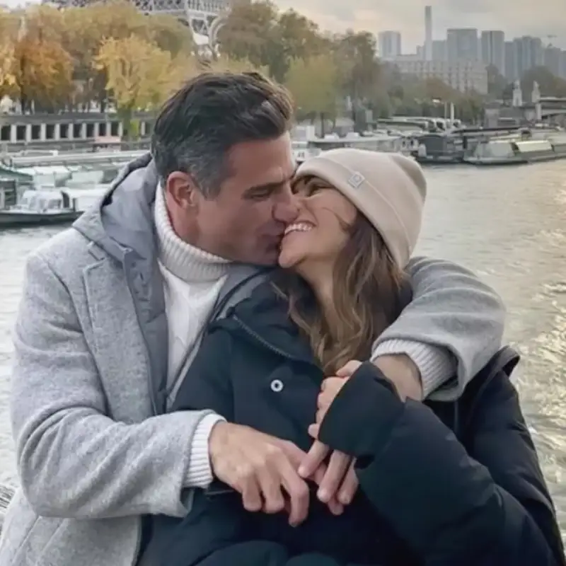 Lara Álvarez confirma la relación con su novio piloto con este romántico vídeo en París