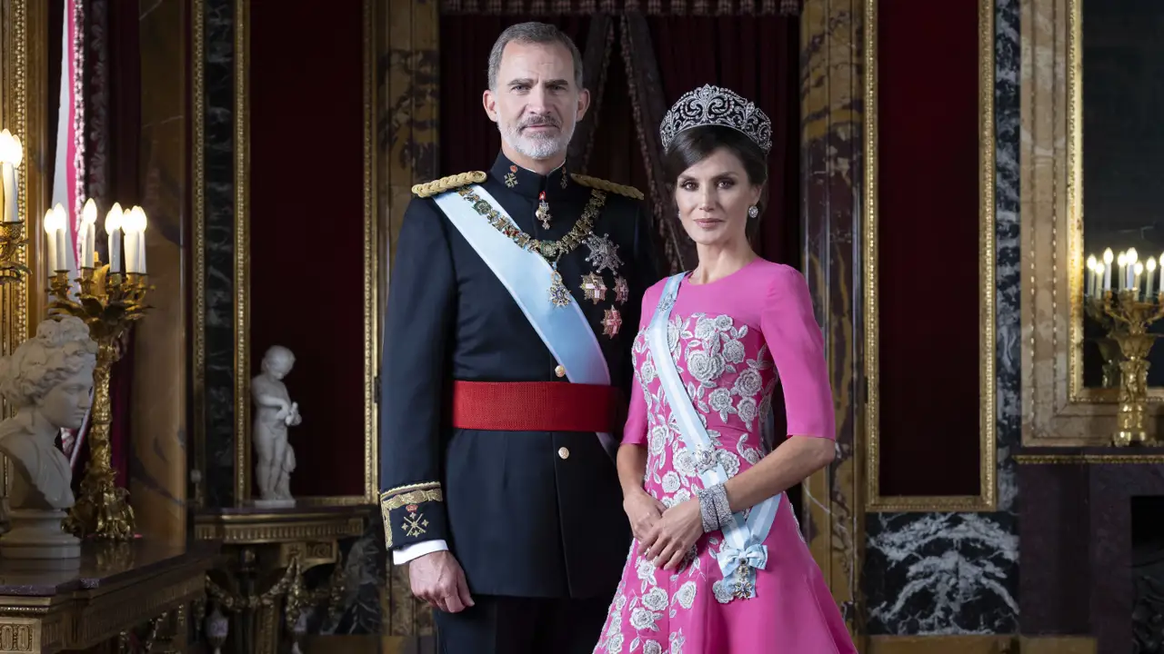 Hoy por fin se revelan los retratos del rey Felipe VI y la reina Letizia a manos de Annie Leibovitz: dónde verlos y cuánto han costado