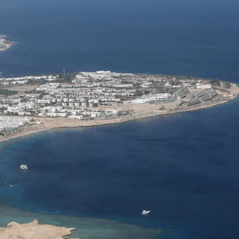 Búsqueda a contrarreloj: 17 personas desaparecidas tras el hundimiento de un barco turístico con españoles en el mar Rojo