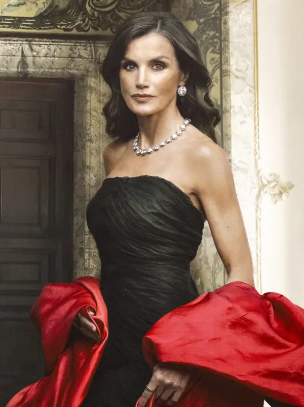 Letizia imperial: la reina se viste de estrella de Hollywood para Annie Leibovitz y da su toque persona al retrato