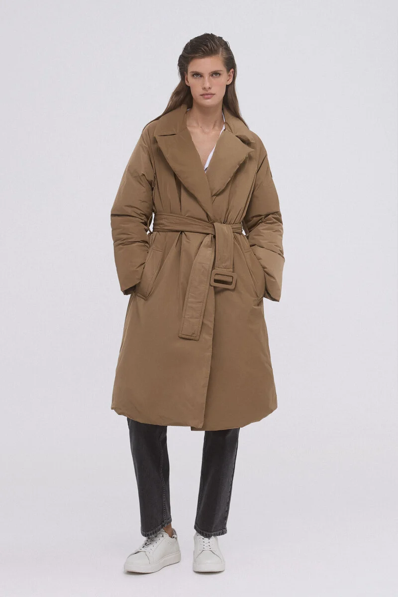 Acolchada y de estilo gabardina