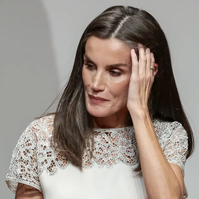 La reina Letizia hace una firme petición a María del Monte que salpica directamente a Sonsoles Ónega