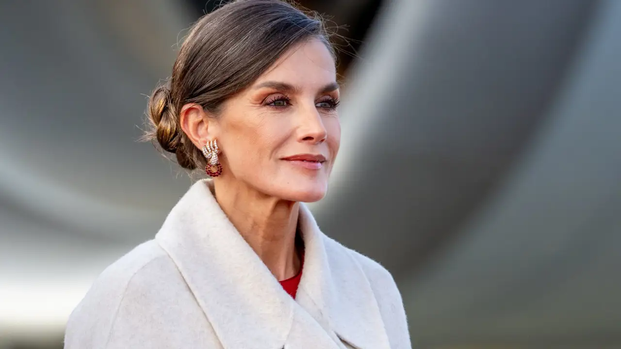 Todos los detalles de la Nochebuena de la reina Letizia en Zarzuela: pocos invitados, un menú de lujo y ausencias destacadas