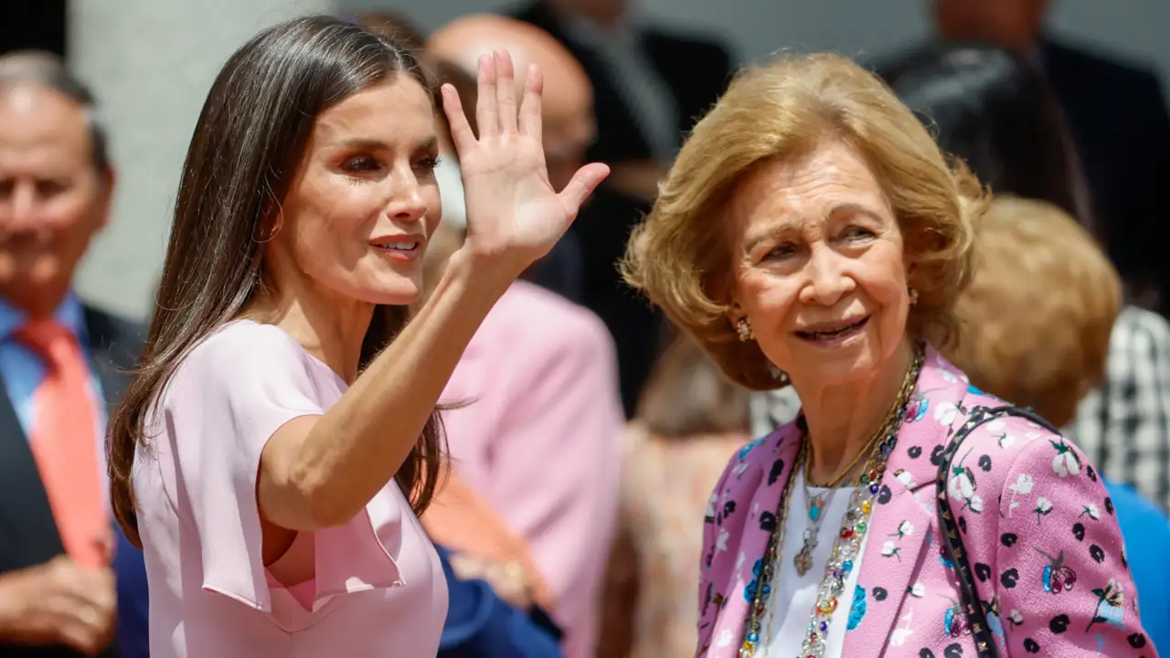 https://content20.lecturas.com/medio/2024/12/03/letizia-y-sofia_90b03844_187_241203163848_1280x720.webp