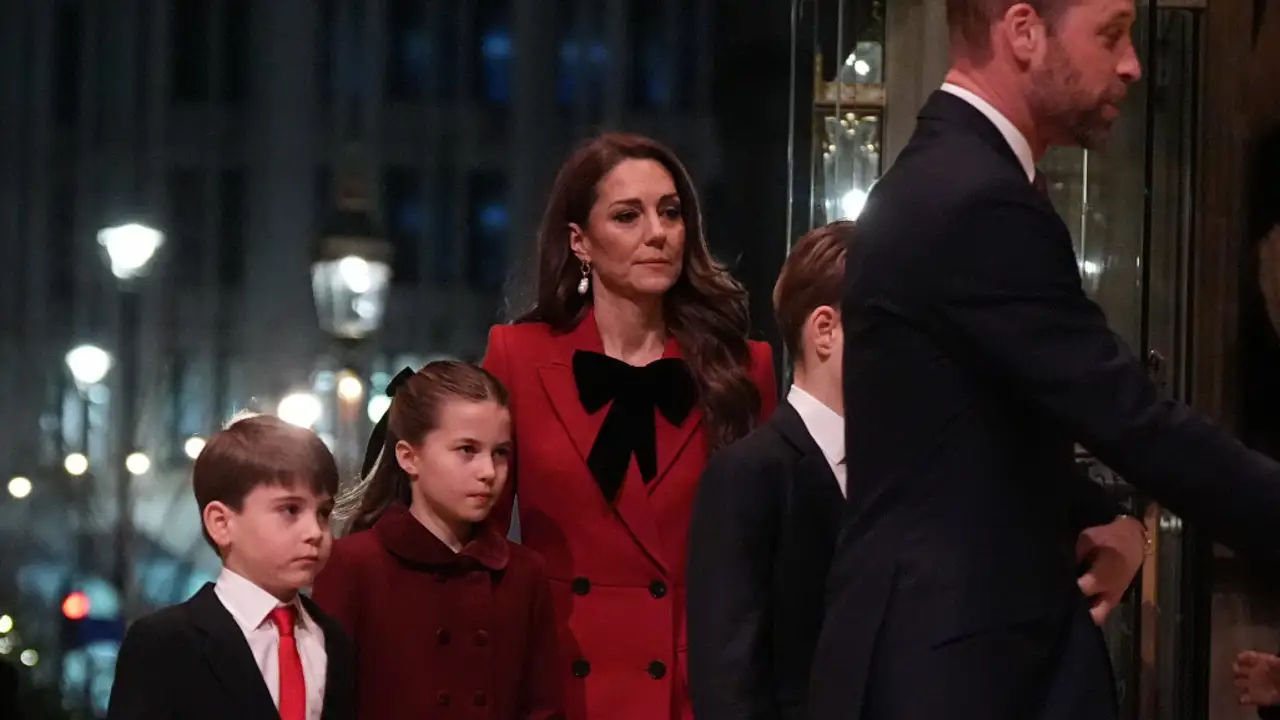 Los entrañables gestos de Kate Middleton y Guillermo con sus hijos George, Charlotte y Louis en su concierto de Navidad