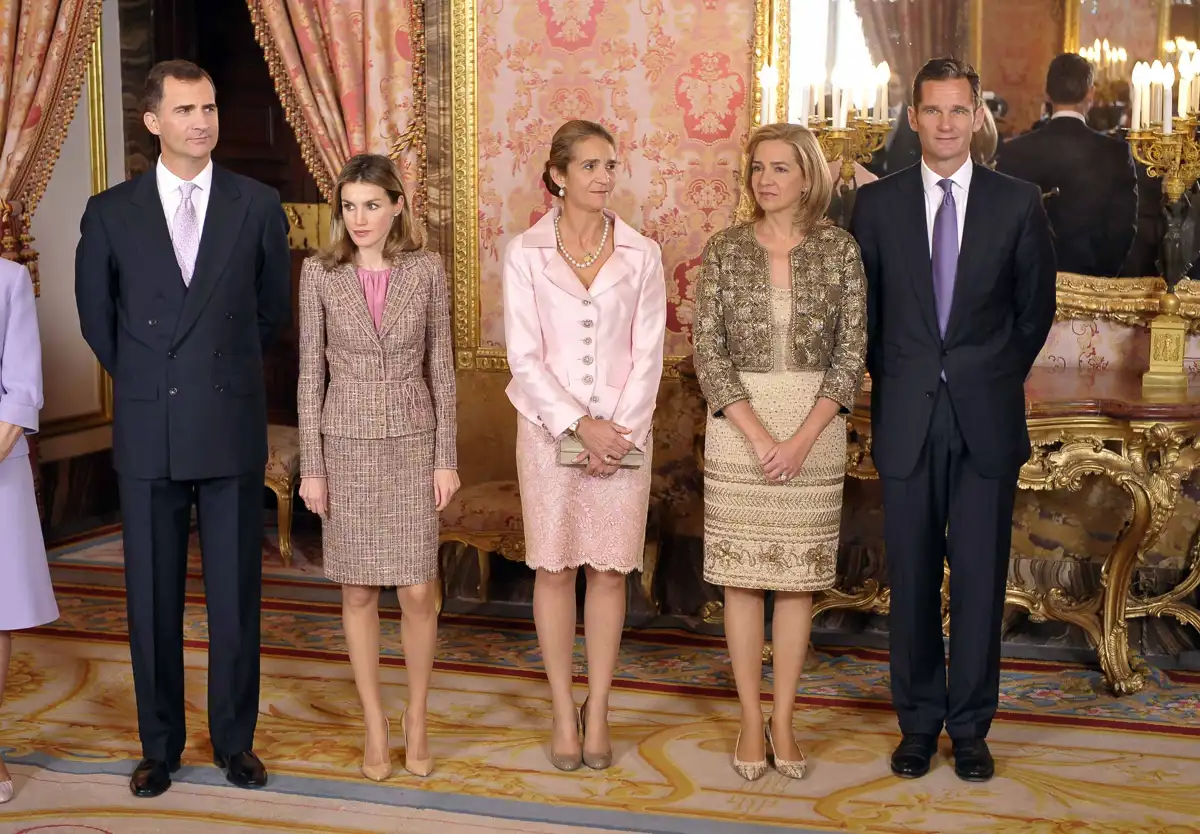 Felipe y Letizia con Elena, Cristina e Iñaki