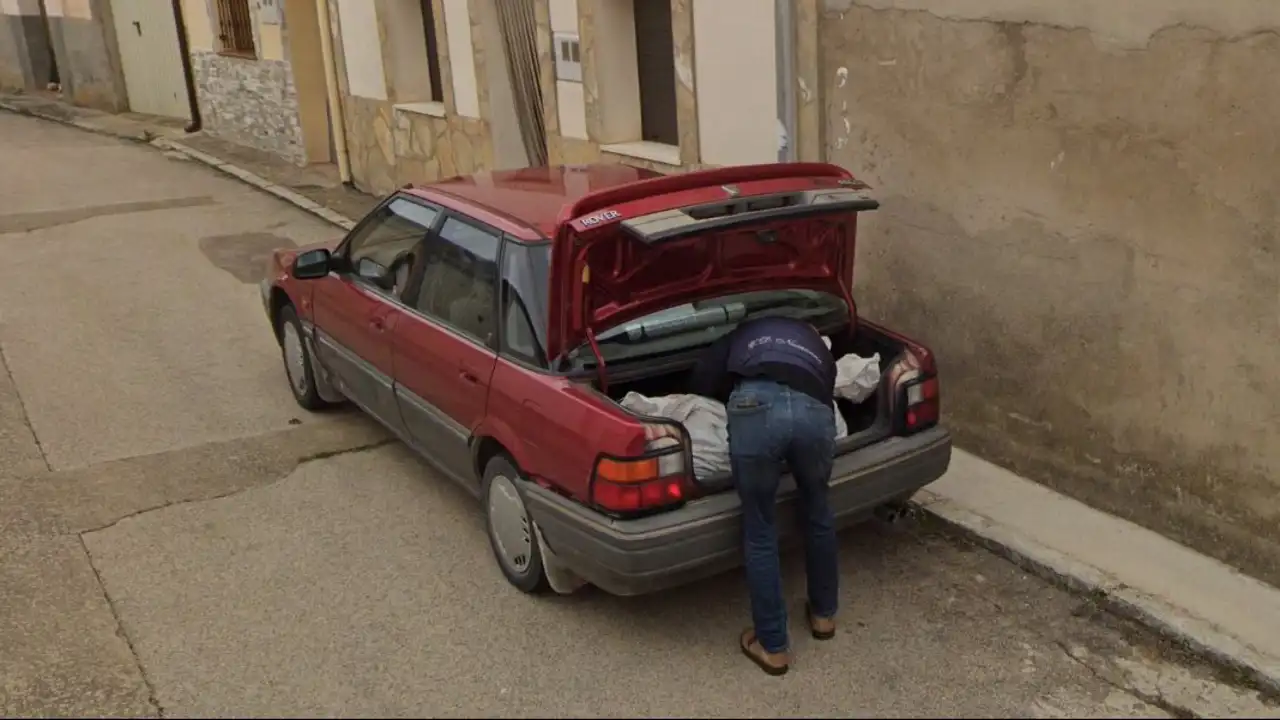 Crimen del Google Maps: las cámaras captan al sospechoso al introducir una bolsa de gran tamaño en el maletero de su coche en Tajueco (Soria)