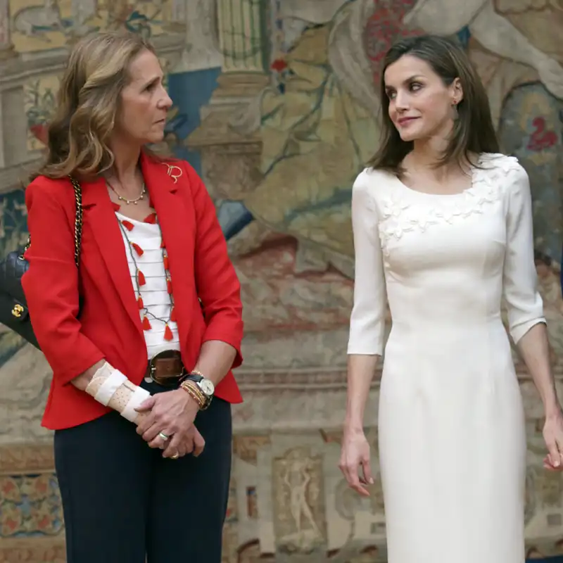 La reina Letizia y la infanta Elena en el punto de mira: un vínculo complicado, decisiones inesperadas y un año tras su reencuentro