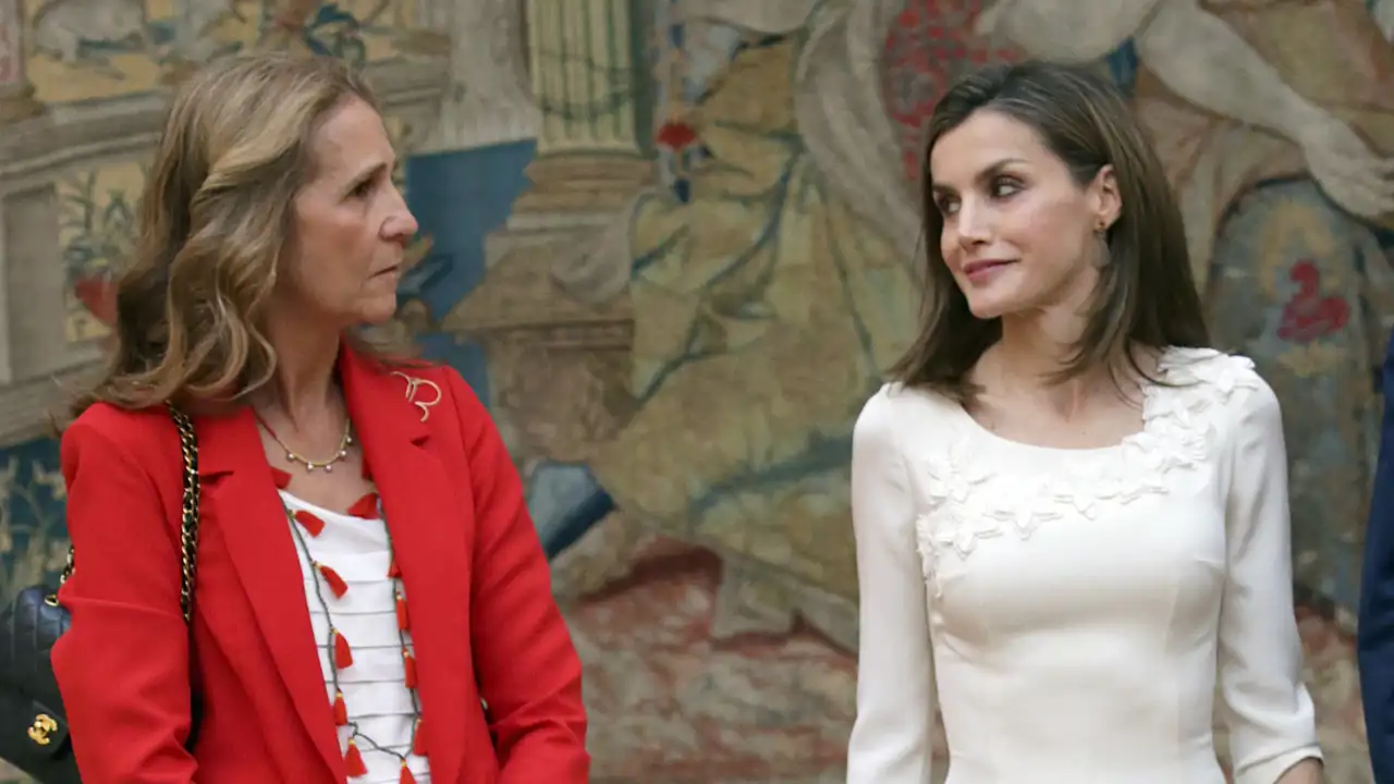 La reina Letizia y la infanta Elena en el punto de mira: un vínculo complicado, decisiones inesperadas y un año tras su reencuentro