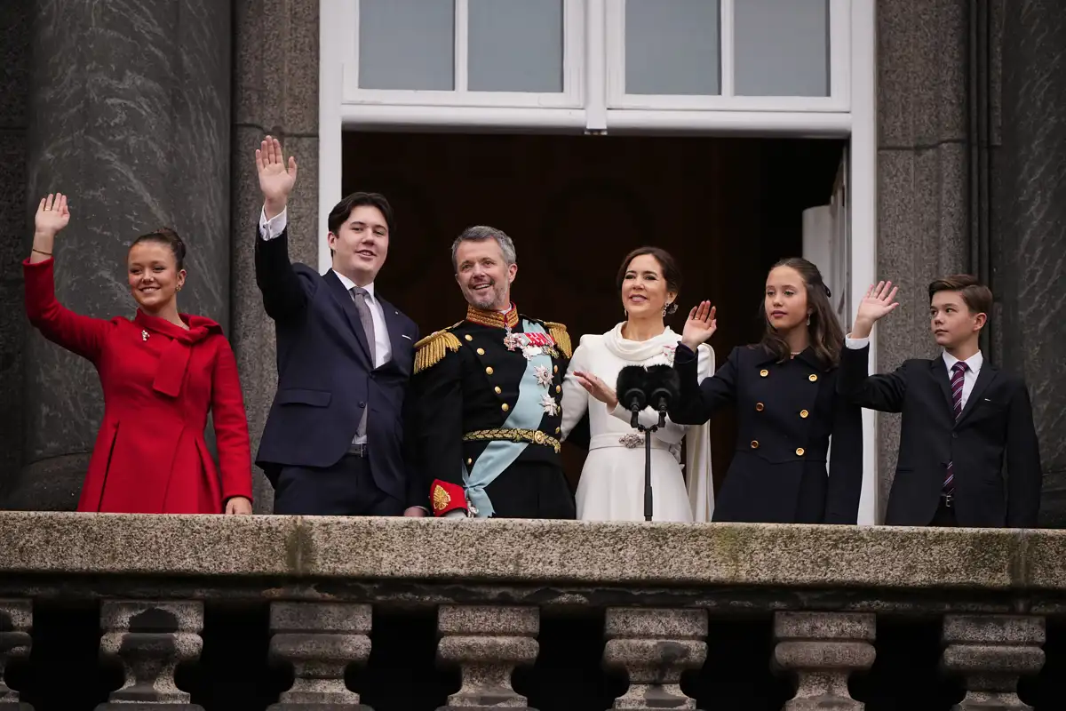 Federico y Mary de Dinamarca, junto a sus hijos