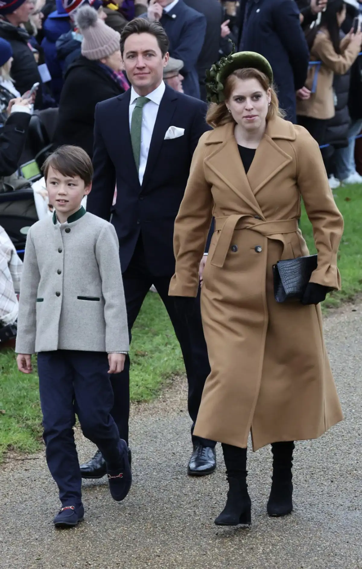 Beatriz de York, su marido y su hijastro