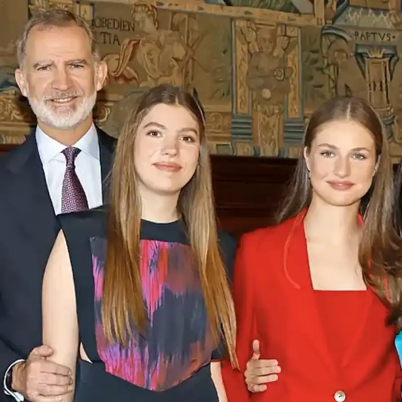 Letizia y Felipe presentan su felicitación de Navidad mostrando su espectacular árbol de Zarzuela