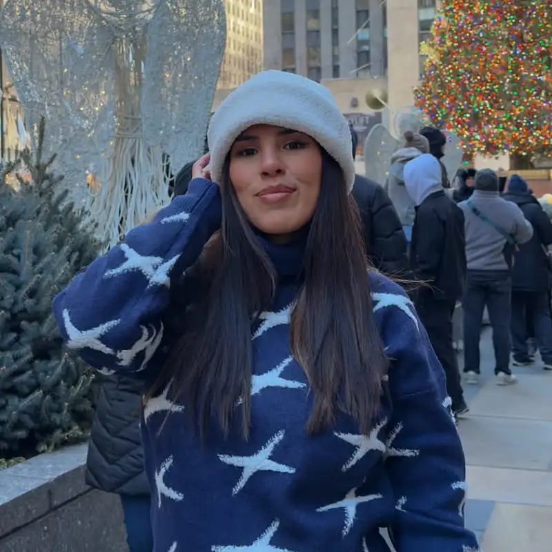 Isa Pantoja, embarazada y feliz, abre el álbum de su Navidad más especial en Nueva York junto a Asraf Beno y su hijo