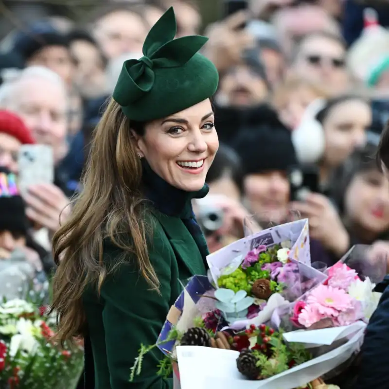 Kate Middleton, mimetizada con la reina Camilla y cómplice con Guillermo en la reunión navideña de la familia real