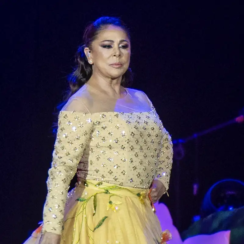 En curiosa compañía y lejos de sus hijos: así ha pasado la Navidad Isabel Pantoja a horas de su concierto en Madrid