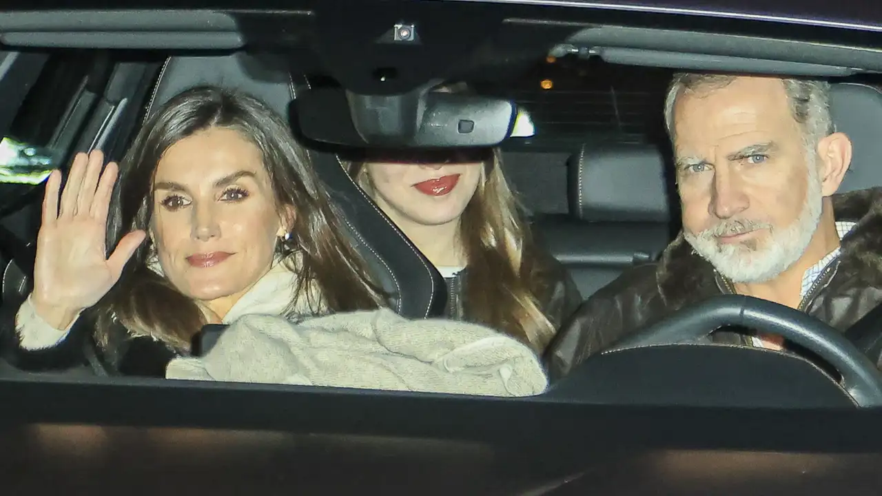 Los reyes Felipe y Letizia plantan cara a los Borbones con un reunión al completo en casa de Jesús Ortiz: los detalles del encuentro